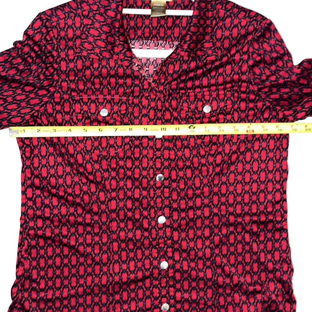 MISS TINA silver snap closure blouse. Large 12/14 Ruby w/ Geo Chain pattern - Picture 8 of 9